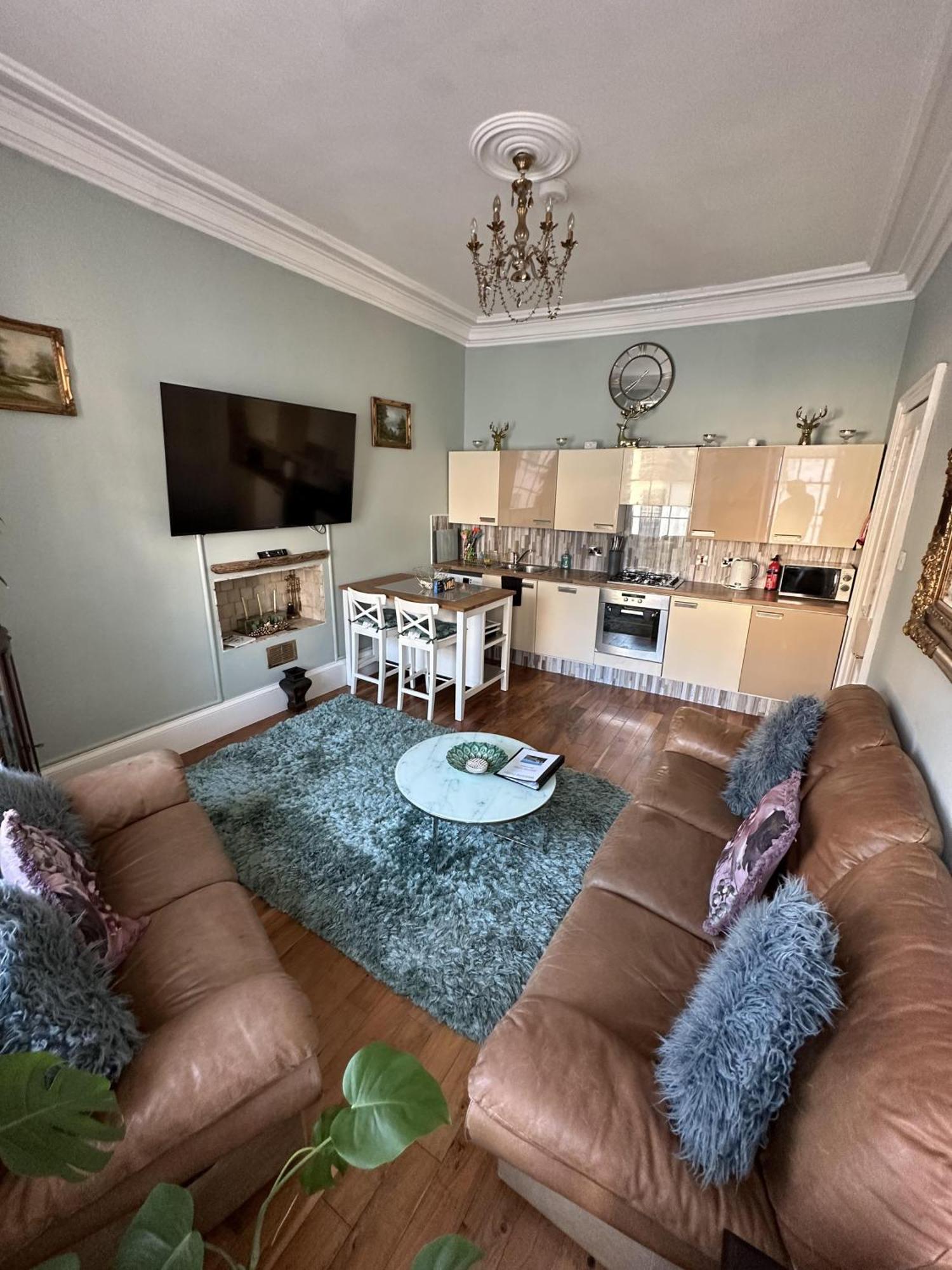 Charming 2-Bedroom Apartment Located In Ayr Exterior photo