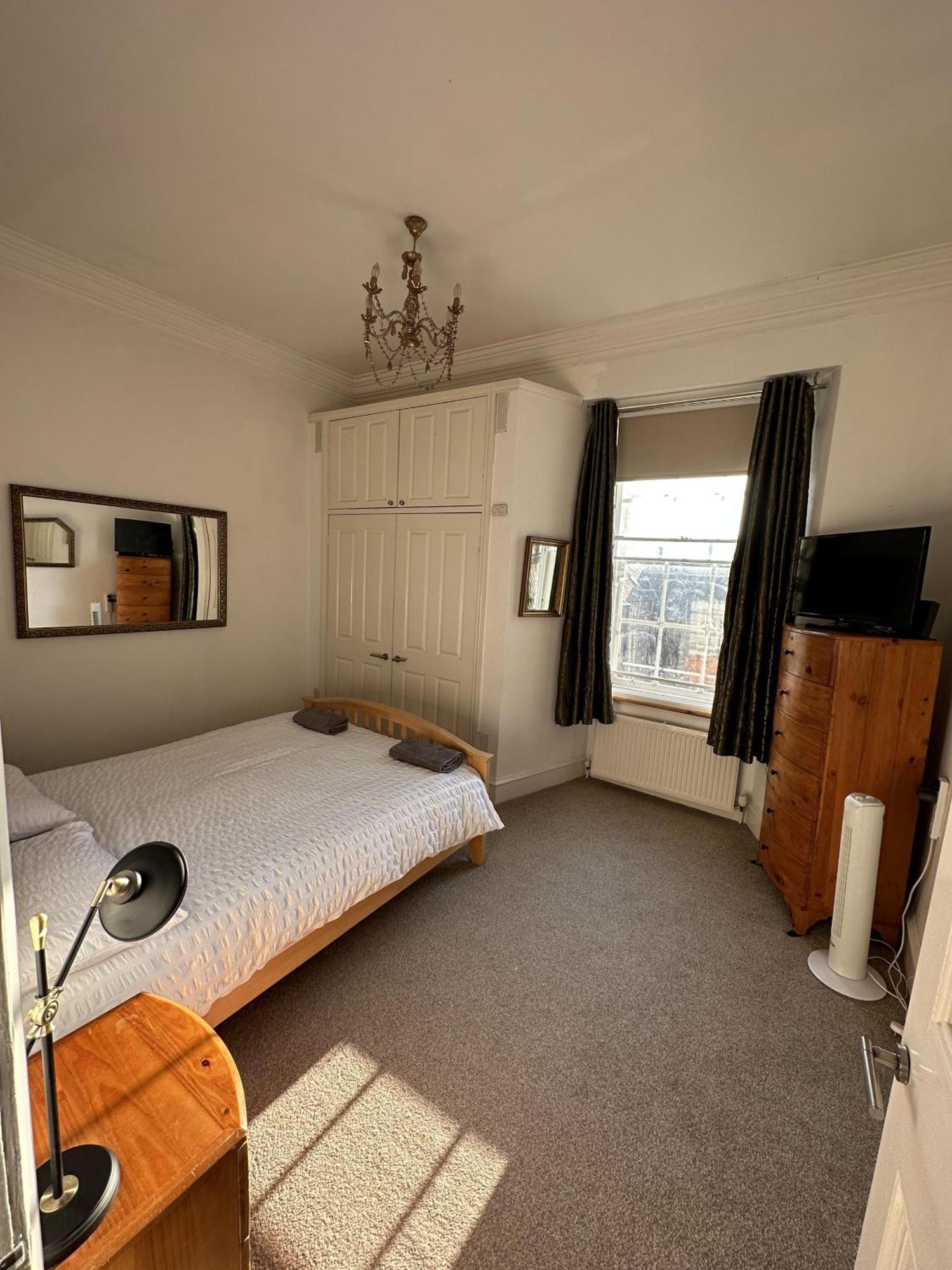 Charming 2-Bedroom Apartment Located In Ayr Exterior photo